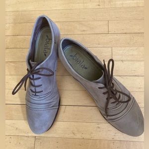 Biala Women’s shoes in soft taupe, sz 39m